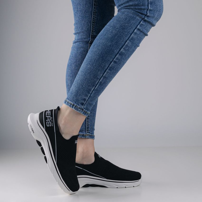 Skechers Slip-Ins - GO Walk 7 - Mia fekete női bebújós cipő